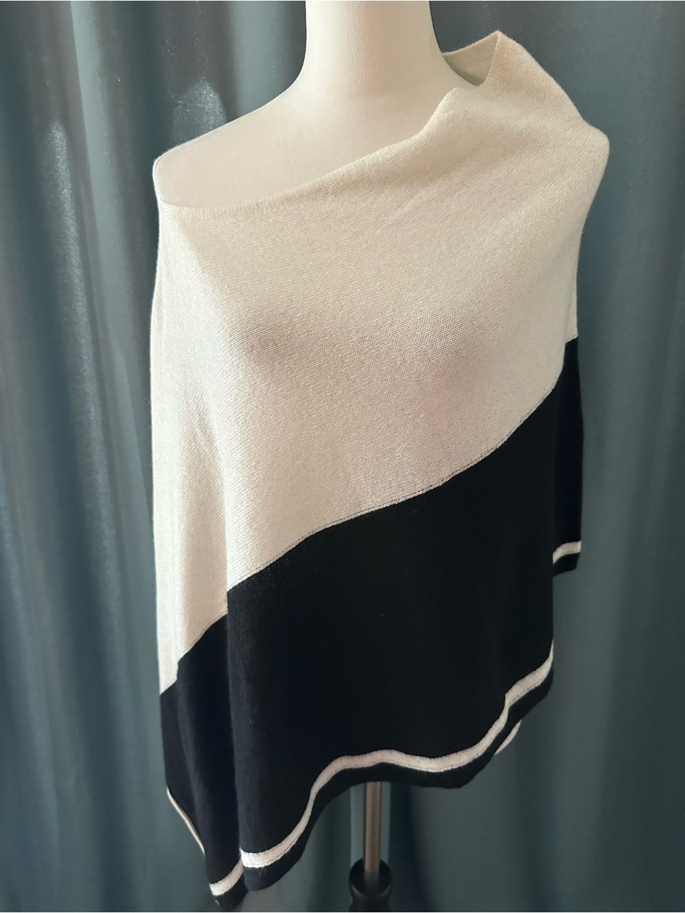 Hannah Rose 100% Cashmere Topper Poncho NWT One Size Black Ivory Colorblock